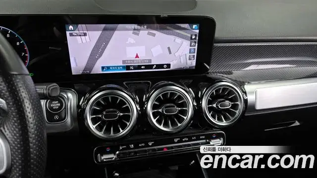Mercedes-Benz GLB-Class 2021 — Фото 14/20