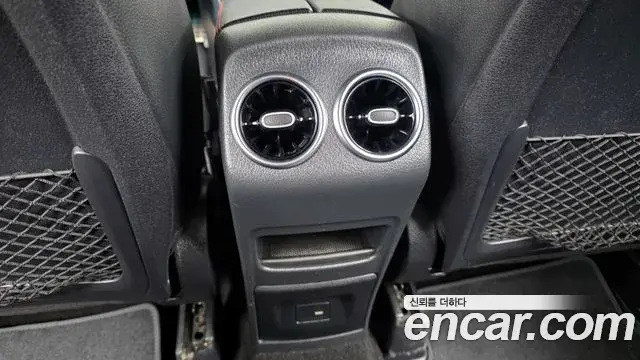 Mercedes-Benz GLB-Class 2021 — Фото 19/20