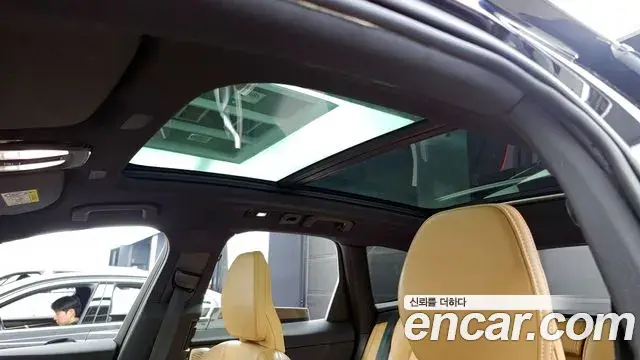 Volvo XC60 2021 — ფოტო 10/20