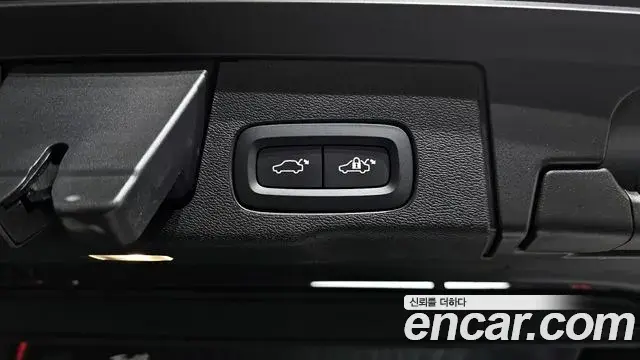 Volvo XC60 2020 — Фото 17/20