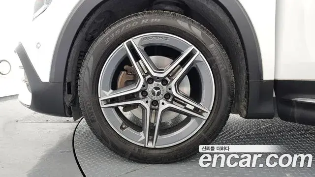 Mercedes-Benz GLB-Class 2021 — ფოტო 2/20