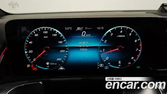 Mercedes-Benz GLB-Class 2021 — ფოტო 7/20