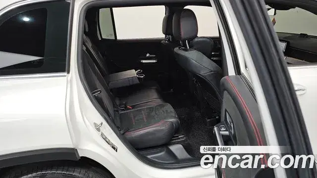 Mercedes-Benz GLB-Class 2021 — ფოტო 14/20