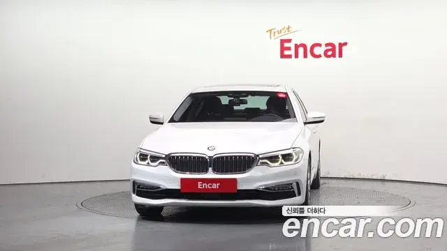 BMW 5 Series 2018 — Photo 11/20