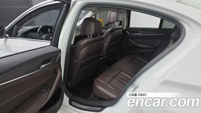 BMW 5 Series 2018 — Photo 18/20