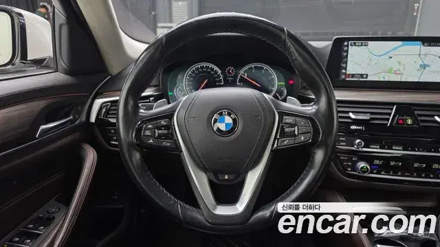 BMW 5 Series 2018 — Photo 17/20