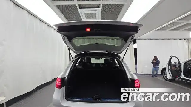 Mercedes-Benz GLC-Class 2019 — Şəkil 19/20