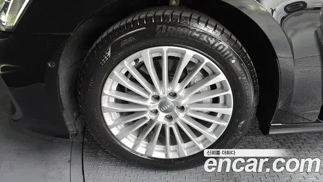 Audi A6 2021 — ფოტო 17/20