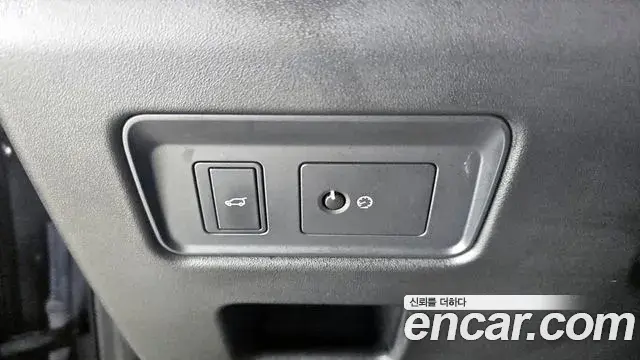 Land Rover Discovery 5 2018 — Photo 9/20