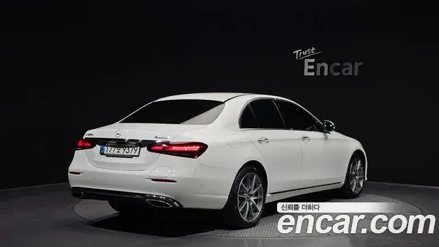 Mercedes-Benz E-Class 2022 — Фото 1/20