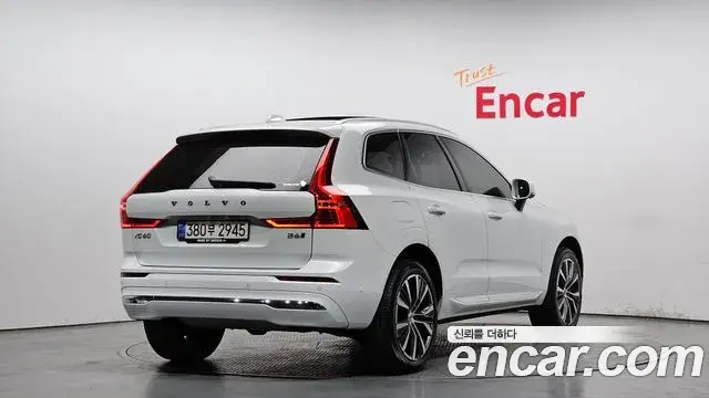 Volvo XC60 2022 — Photo 2/20
