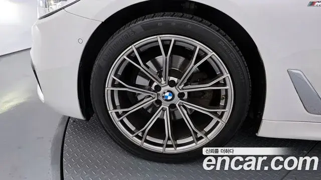 BMW 5 Series 2018 — Şəkil 6/20