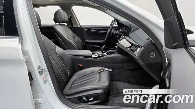 BMW 5 Series 2018 — Şəkil 11/20