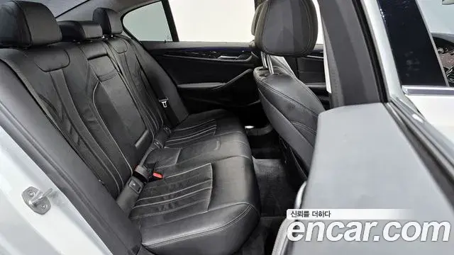 BMW 5 Series 2018 — Şəkil 7/20