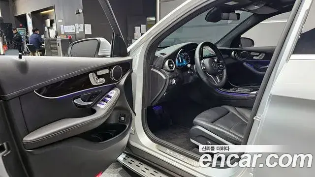 Mercedes-Benz GLC-Class 2020 — Photo 11/20