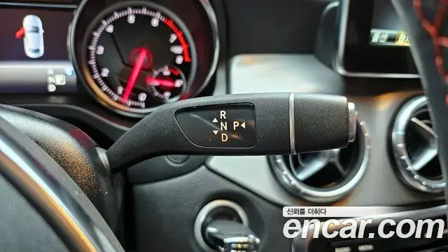 Mercedes-Benz CLA-Class 2018 — Şəkil 10/20