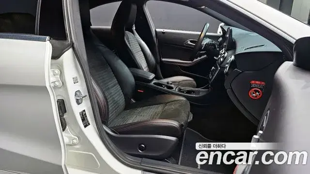 Mercedes-Benz CLA-Class 2018 — Şəkil 17/20