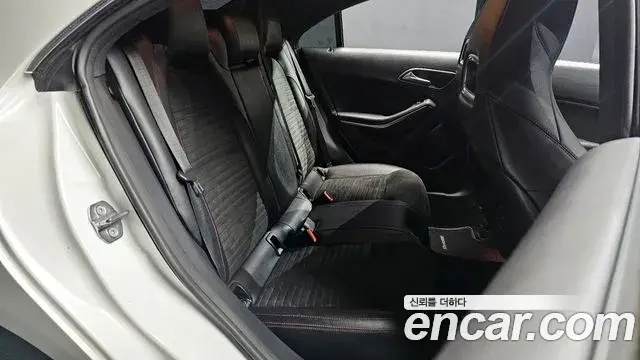 Mercedes-Benz CLA-Class 2018 — Şəkil 16/20