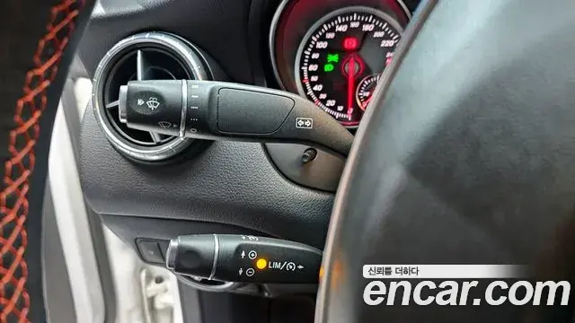 Mercedes-Benz CLA-Class 2018 — Şəkil 7/20