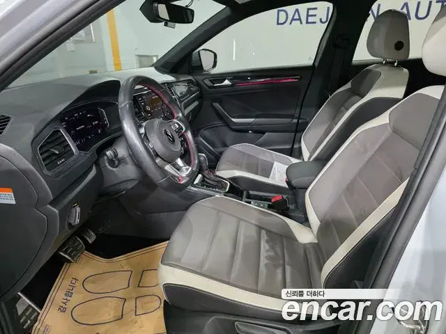 Volkswagen T-Roc 2021 — Photo 16/20