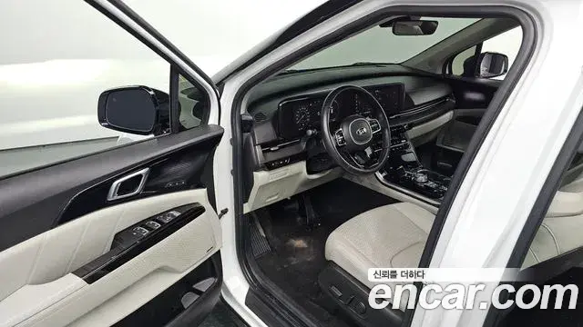 Kia Carnival 2021 — Фото 11/20