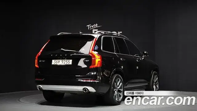 Volvo XC90 2018 — ფოტო 15/20