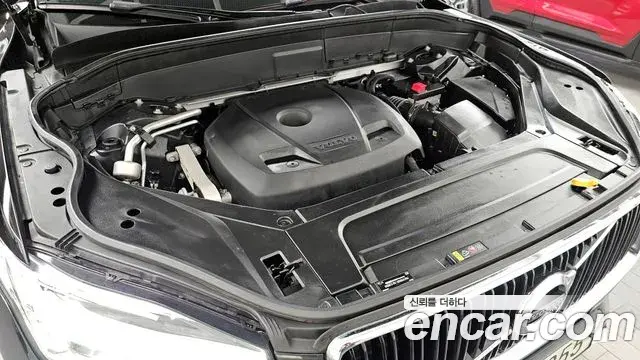 Volvo XC90 2018 — ფოტო 19/20