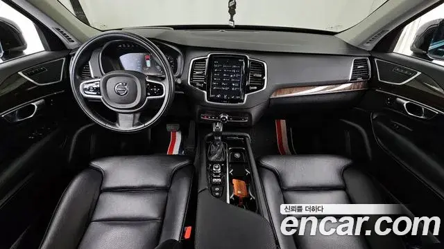 Volvo XC90 2018 — ფოტო 8/20