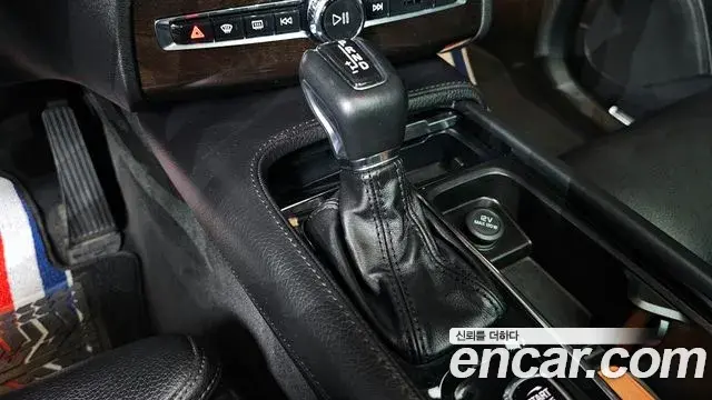 Volvo XC90 2018 — ფოტო 17/20