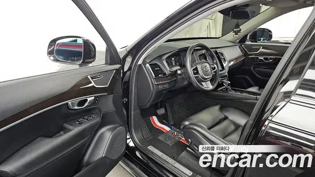 Volvo XC90 2018 — ფოტო 7/20
