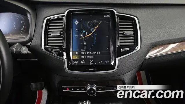 Volvo XC90 2018 — ფოტო 14/20