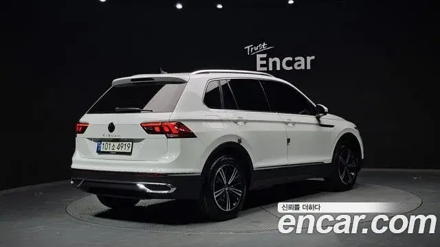Volkswagen Tiguan 2021 — ფოტო 4/20