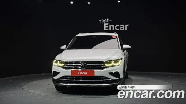 Volkswagen Tiguan 2021 — ფოტო 10/20