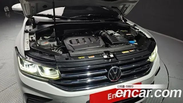Volkswagen Tiguan 2021 — ფოტო 16/20