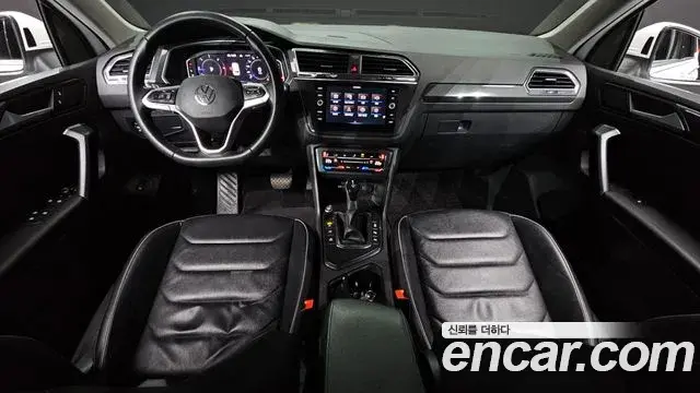 Volkswagen Tiguan 2021 — ფოტო 13/20