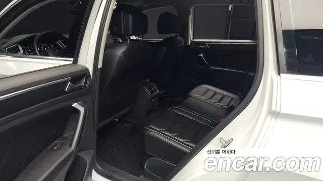 Volkswagen Tiguan 2021 — ფოტო 1/20