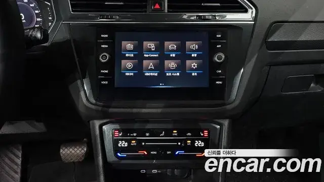 Volkswagen Tiguan 2021 — ფოტო 8/20