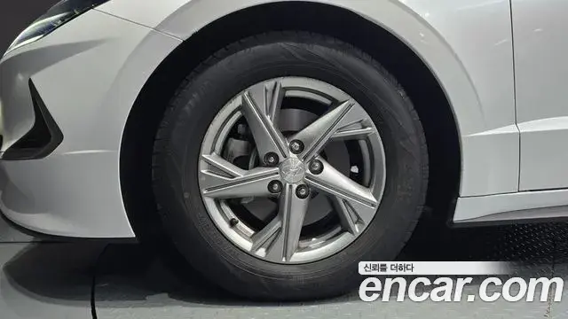 Hyundai Sonata Hybrid 2019 — Photo 6/20