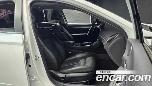 Hyundai Sonata Hybrid 2019 — Photo 19/20