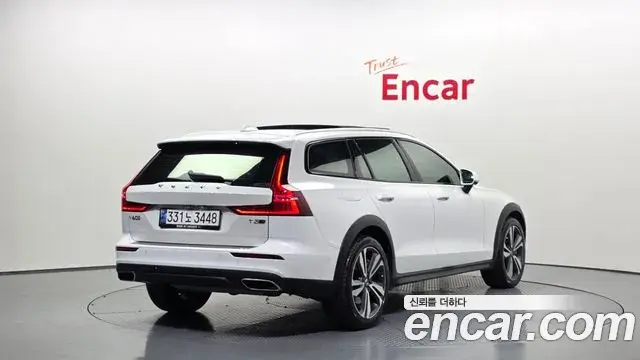 Volvo V60 Cross Country 2019 — Photo 18/20