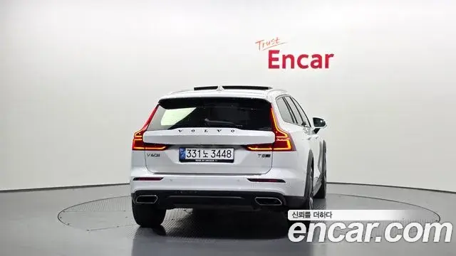Volvo V60 Cross Country 2019 — Photo 7/20