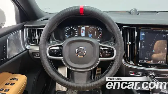 Volvo V60 Cross Country 2019 — Photo 6/20