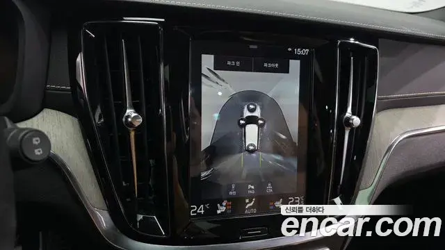 Volvo V60 Cross Country 2019 — Photo 3/20
