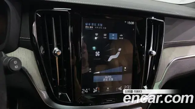Volvo V60 Cross Country 2019 — Photo 19/20