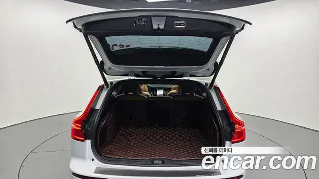 Volvo V60 Cross Country 2019 — Photo 4/20