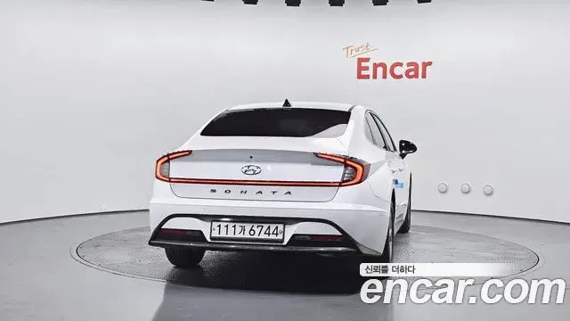 Hyundai Sonata Hybrid 2020 — Photo 18/20