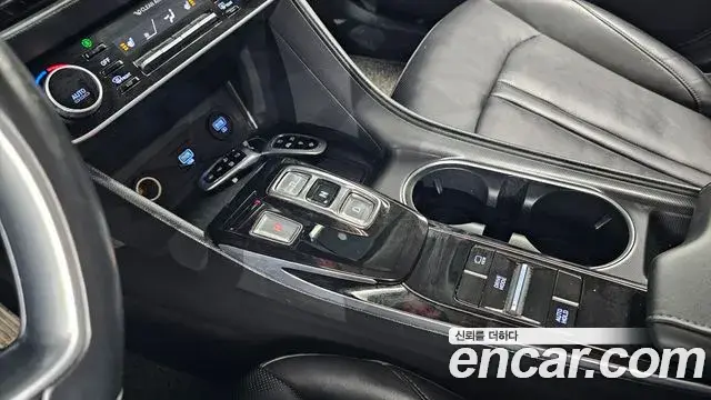 Hyundai Sonata Hybrid 2020 — Photo 17/20
