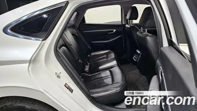 Hyundai Sonata Hybrid 2020 — Photo 6/20