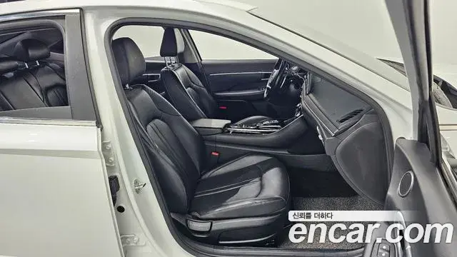 Hyundai Sonata Hybrid 2020 — Photo 14/20