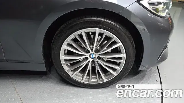 BMW 3 Series 2022 — Photo 10/20